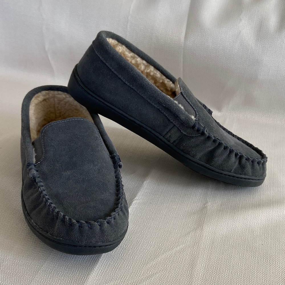 Minnetonka Men's Dark Gray Suede Loafers. Size 8